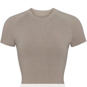SKIMS vintage cropped raglan t-shirt size small in dune
